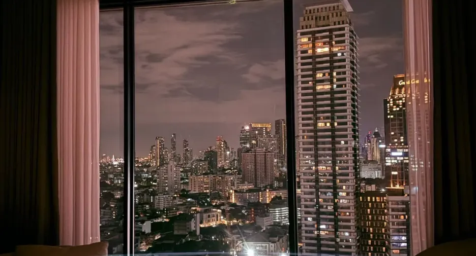 Condo en alquiler de 3 habitaciones en Khlong Toei, Bangkok