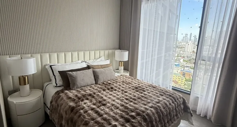 Condo en alquiler de 3 habitaciones en Khlong Toei, Bangkok