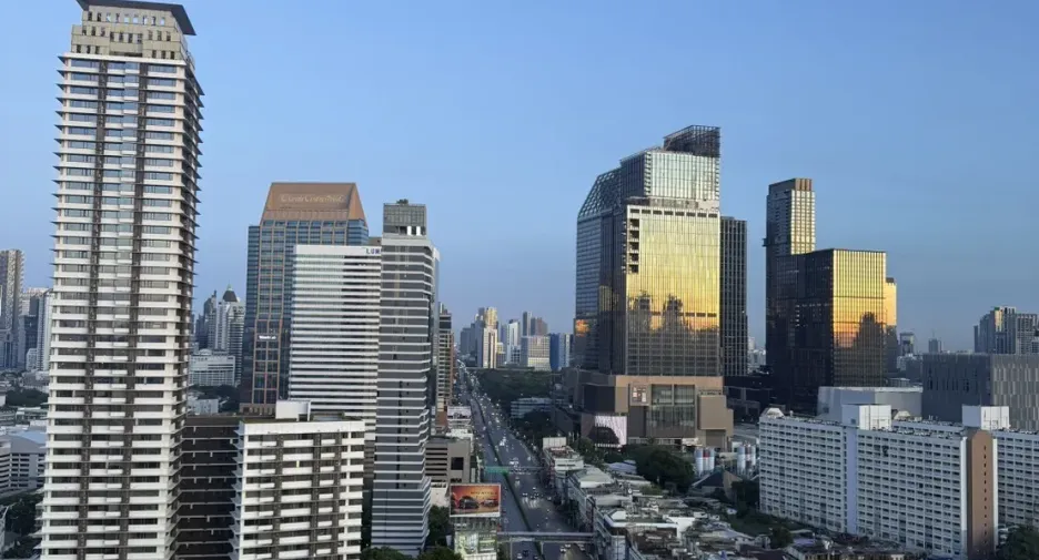 Condo en alquiler de 3 habitaciones en Khlong Toei, Bangkok