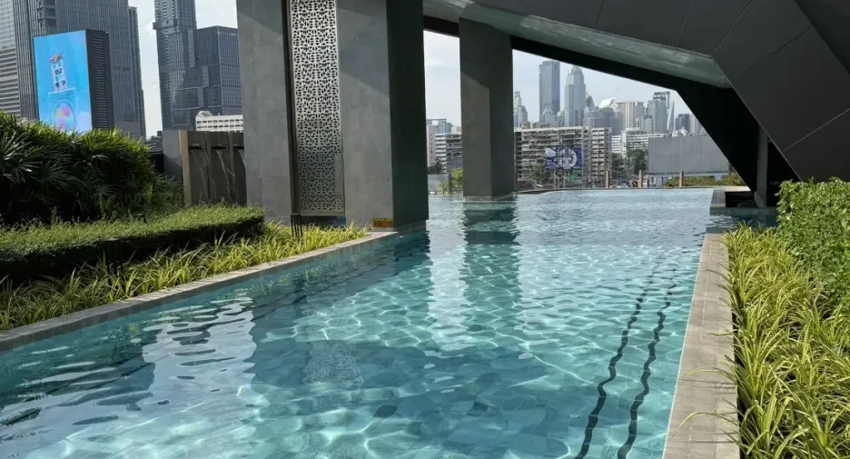 Condo en alquiler de 3 habitaciones en Khlong Toei, Bangkok