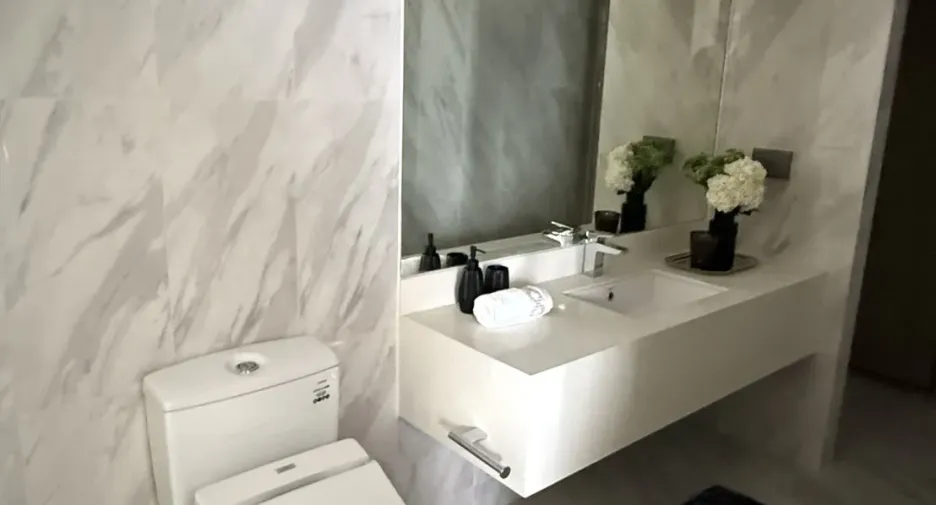 Condo en alquiler de 3 habitaciones en Khlong Toei, Bangkok