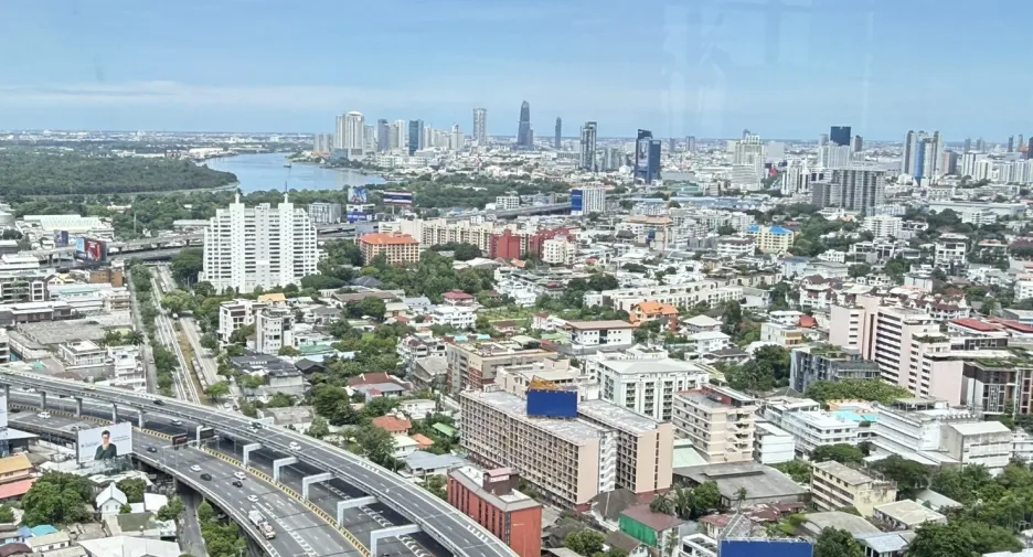 Condo en alquiler de 3 habitaciones en Khlong Toei, Bangkok