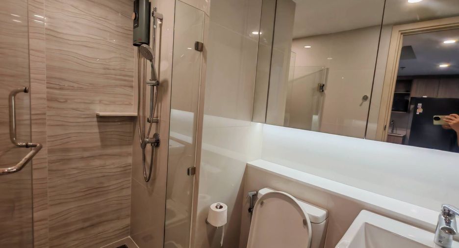 For rent 2 bedrooms condo in Khlong Toei, Bangkok