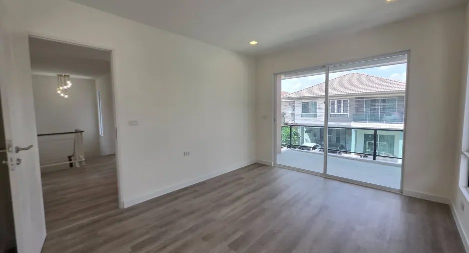 Haus zum Kauf mit 3 Zimmer in Mueang Pathum Thani, Pathum Thani