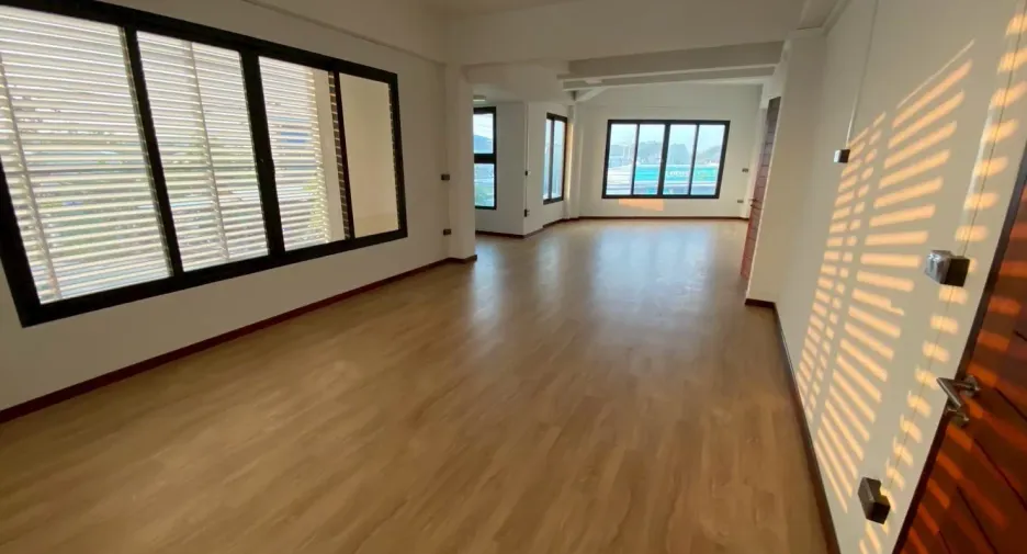 For rent 5 ベッドルーム retail Space in Bang Kruai, Nonthaburi