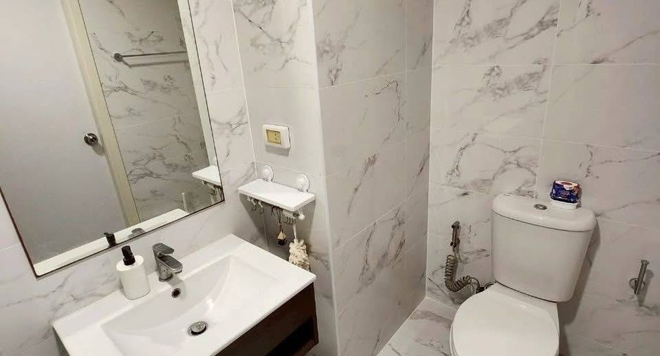 For sale 1 Beds condo in Huai Khwang, Bangkok