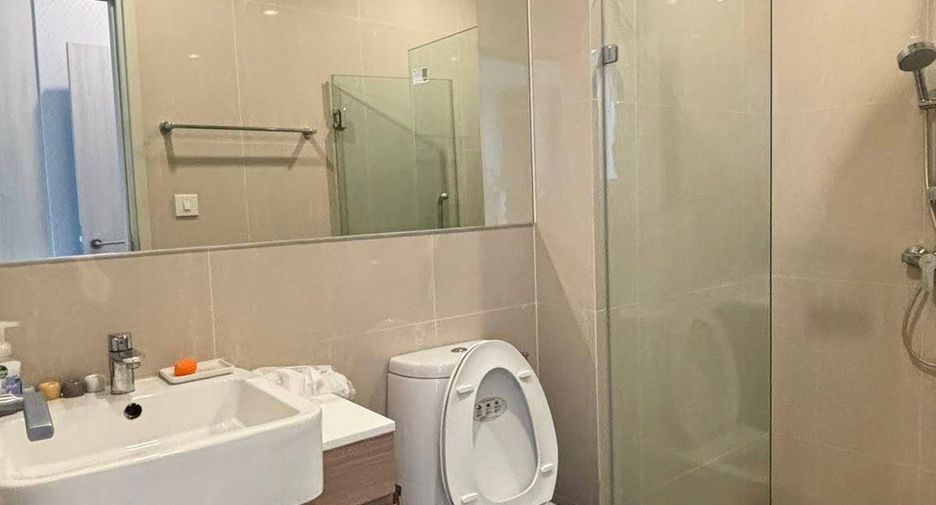 Condo en alquiler de 2 habitaciones en Huai Khwang, Bangkok