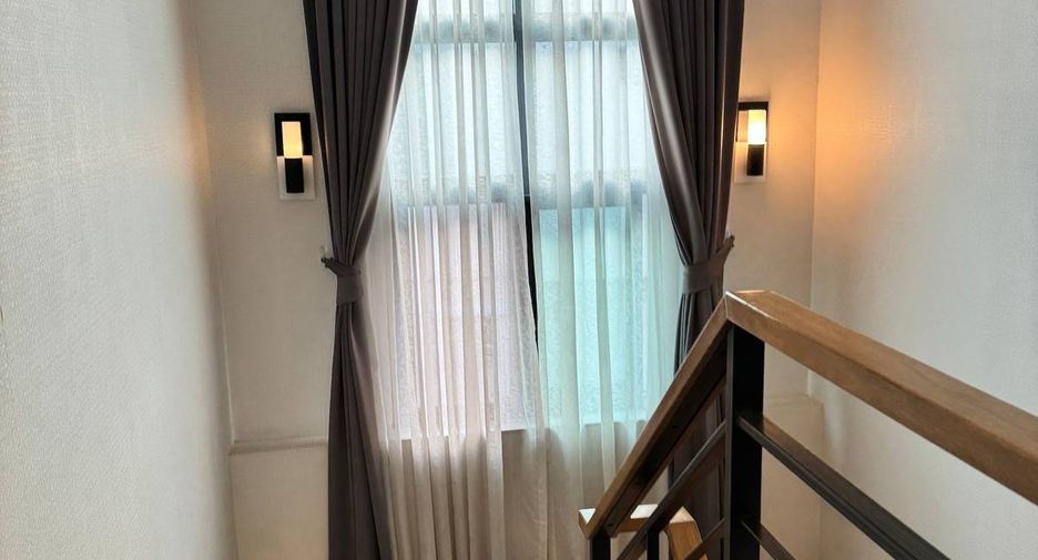 For sale 4 bedrooms house in Khlong Sam Wa, Bangkok
