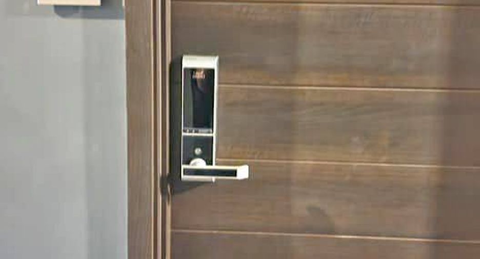 For sale 2 bedrooms condo in Huai Khwang, Bangkok