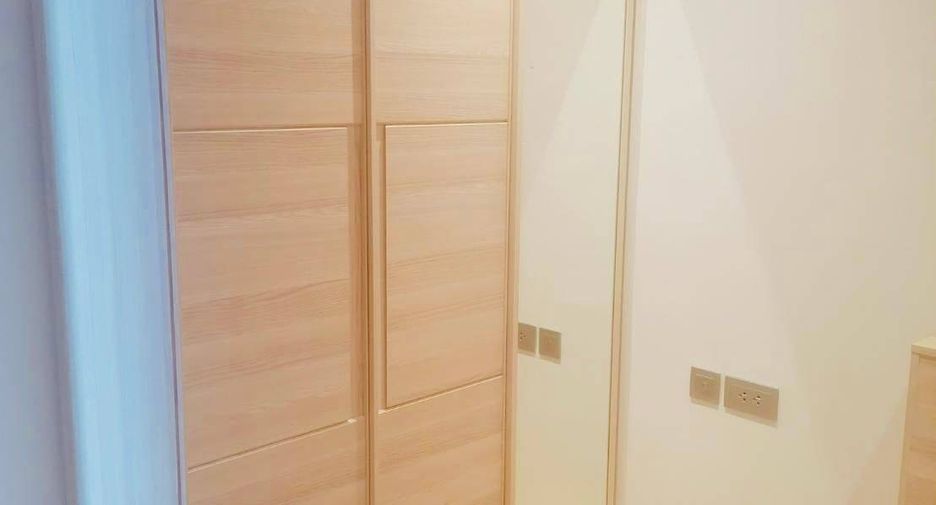 For sale 2 bedrooms condo in Huai Khwang, Bangkok