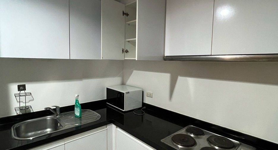 For rent and for sale 2 bedrooms condo in Huai Khwang, Bangkok