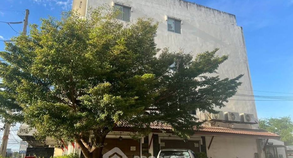 Продажа 7 спальни таунхаус в Mueang Chon Buri, Чонбури