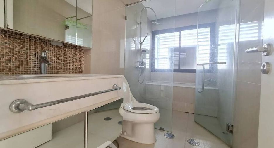Продажа 2 спальни кондо в Щаттхана, Бангкок