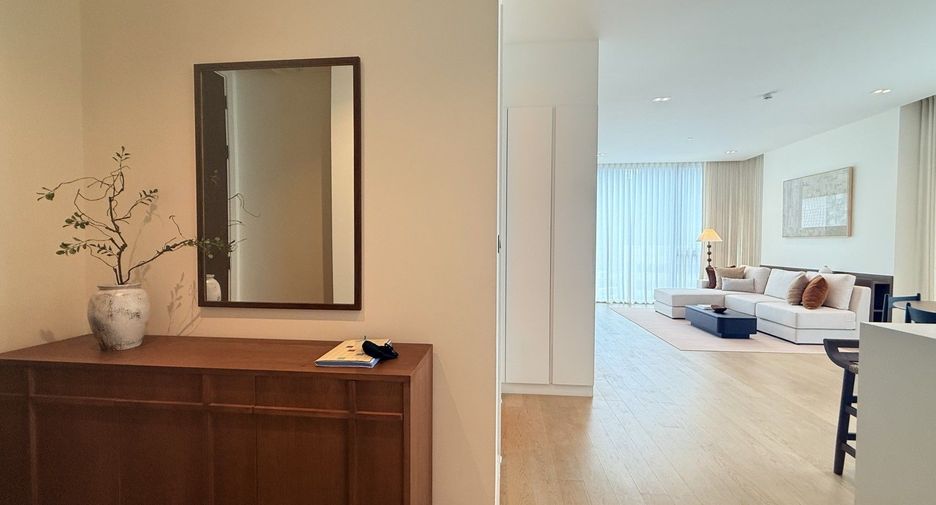 For rent 2 bedrooms condo in Khlong Toei, Bangkok