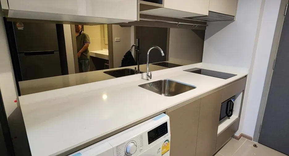 Wohnung zur Miete mit 1 Zimmer in Huai Khwang, Bangkok