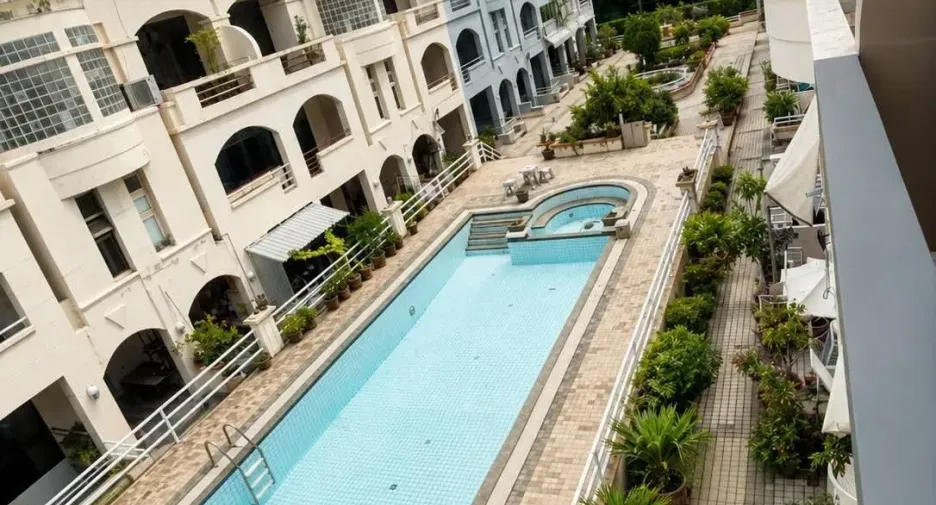 For sale 5 bedrooms townhouse in Wang Thonglang, Bangkok