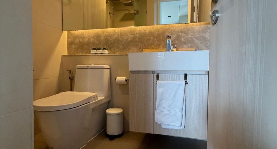 For sale 2 ベッドルーム condo in Khlong Toei, Bangkok