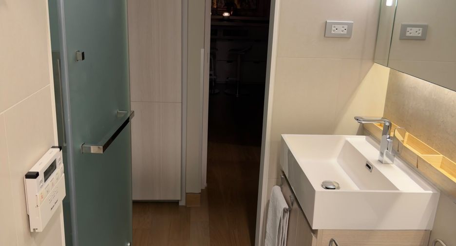 For sale 2 ベッドルーム condo in Khlong Toei, Bangkok