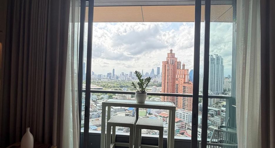 For sale 2 ベッドルーム condo in Khlong Toei, Bangkok