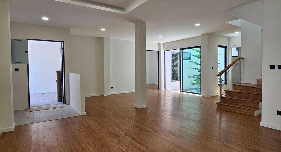 For sale 3 ベッドルーム house in Lat Phrao, Bangkok