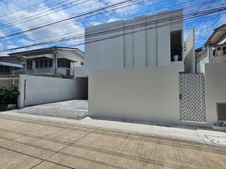 For sale 3 bedrooms house in Lat Phrao, Bangkok