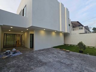 For sale 3 bedrooms house in Lat Phrao, Bangkok