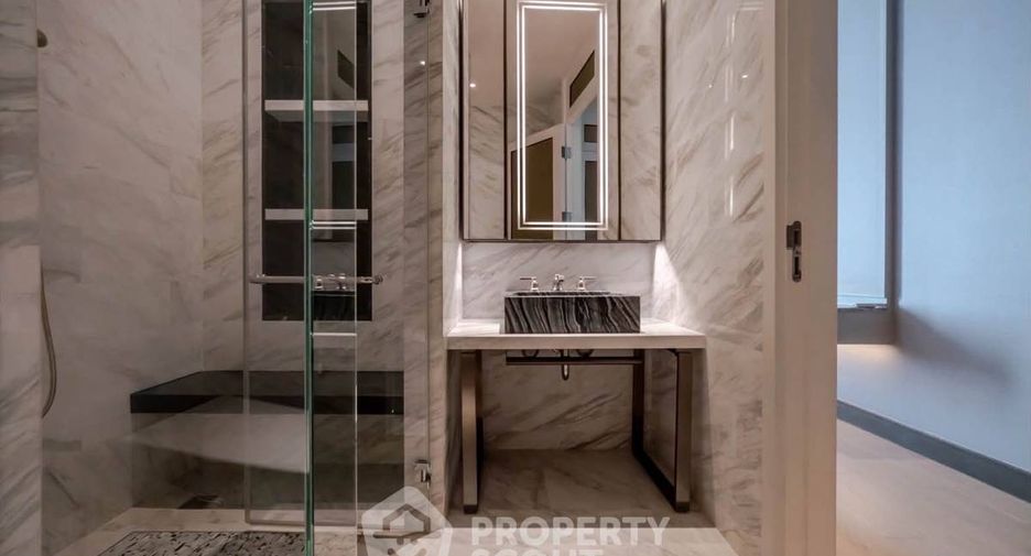 Condo en alquiler y en venta de 3 habitaciones en Khlong San, Bangkok