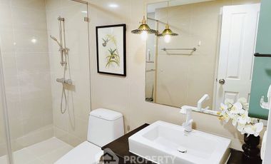 For sale 2 bedrooms condo in Huai Khwang, Bangkok