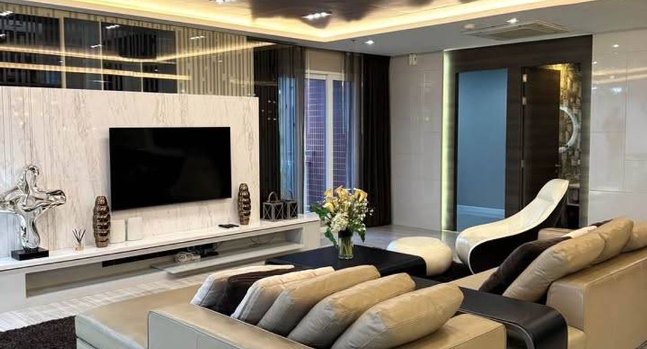 Condo en alquiler de 2 habitaciones en Khlong Toei, Bangkok
