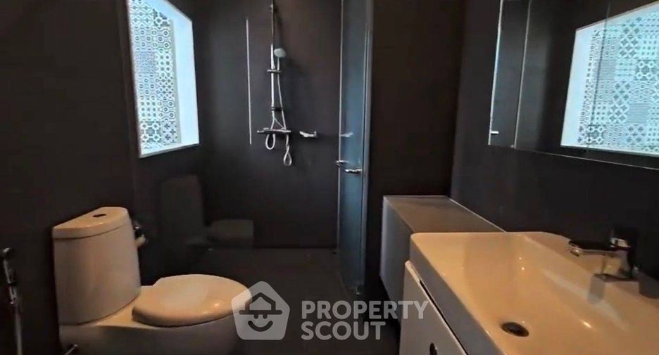 For rent 2 bedrooms condo in Pathum Wan, Bangkok