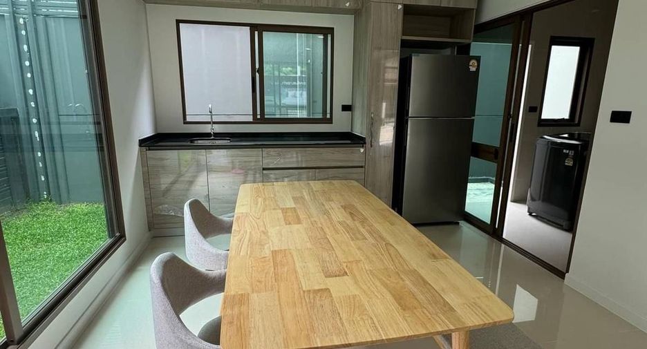 ให้เช่า 4 ห้องนอน บ้านเดี่ยว ใน บางกะปิ, กรุงเทพฯ