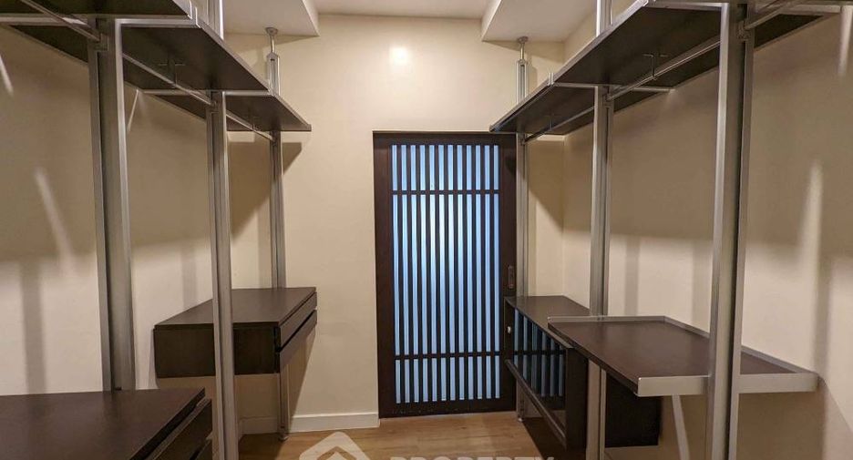 Wohnung zur Miete mit 2 Zimmer in Huai Khwang, Bangkok