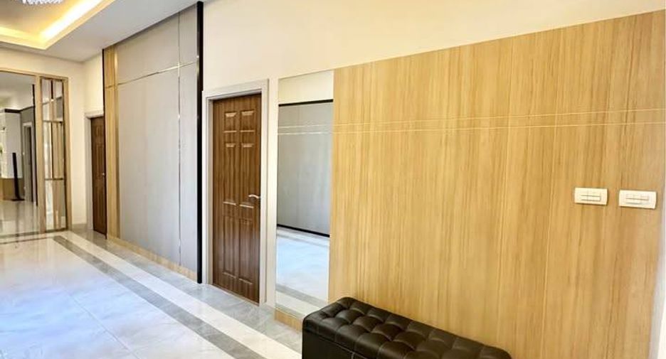 For rent 6 bedrooms house in Bang Lamung, Chonburi