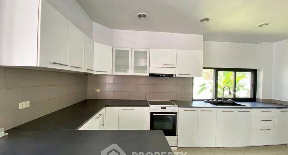For rent 4 bedrooms villa in Bang Lamung, Chonburi