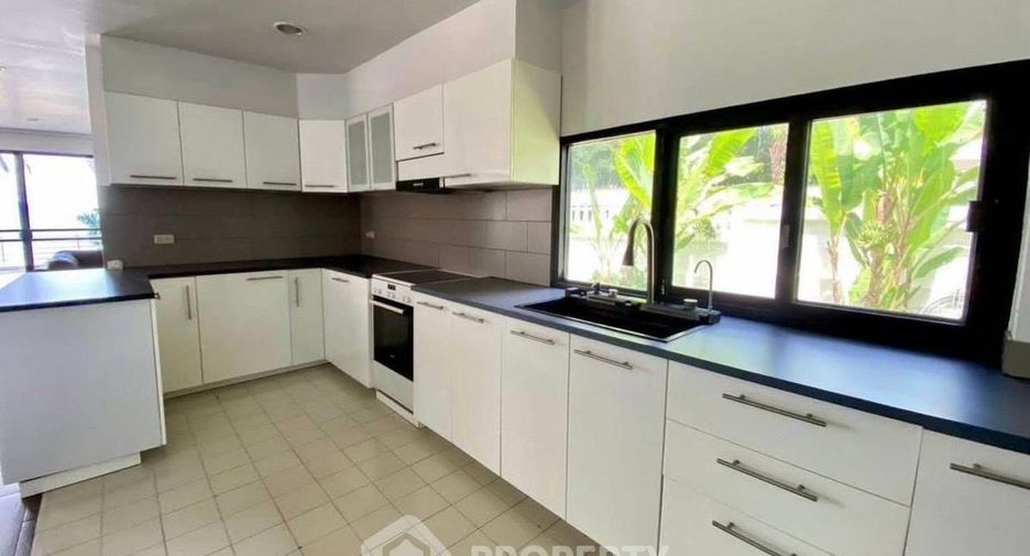 For rent 4 bedrooms villa in Bang Lamung, Chonburi