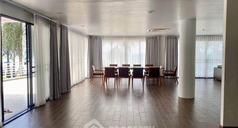 For rent 4 bedrooms villa in Bang Lamung, Chonburi