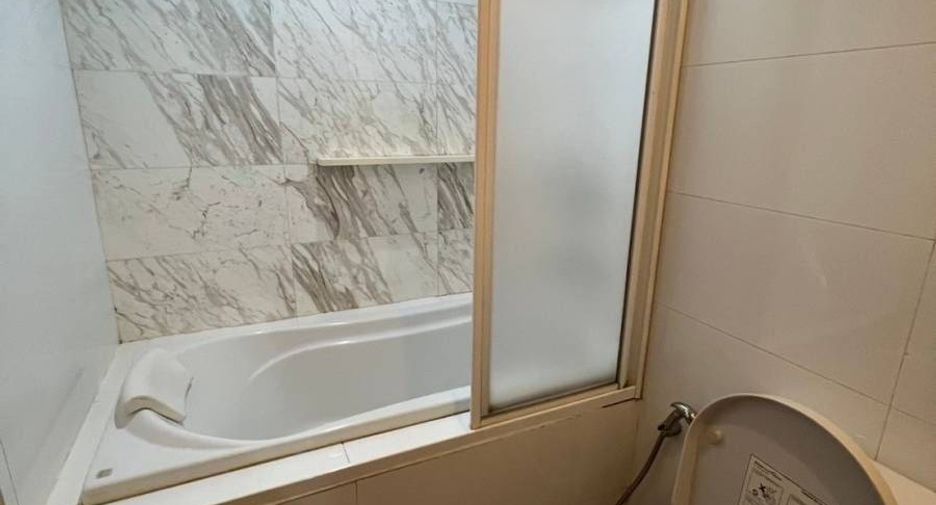 For rent 1 bed condo in Watthana, Bangkok
