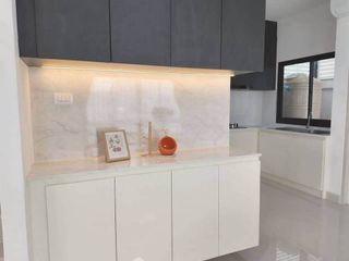 Casa adosada en alquiler de 3 habitaciones en Bang Lamung, Chonburi