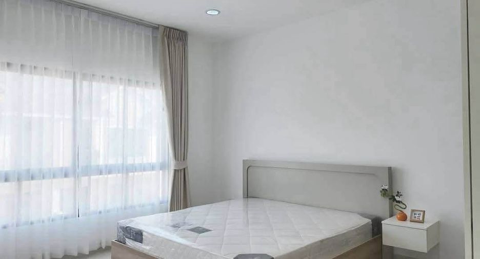 Casa adosada en alquiler de 3 habitaciones en Bang Lamung, Chonburi