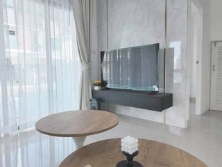 Casa adosada en alquiler de 3 habitaciones en Bang Lamung, Chonburi