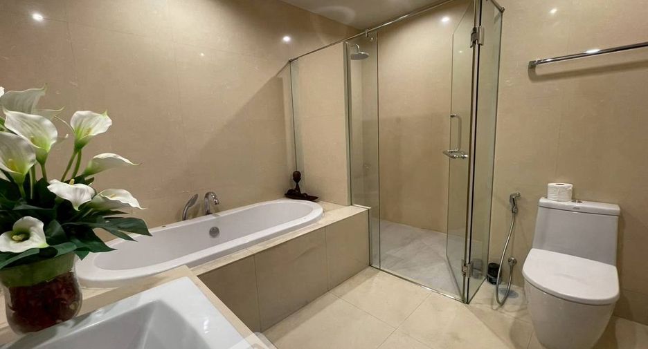 For rent 2 bedrooms condo in Khlong Toei, Bangkok