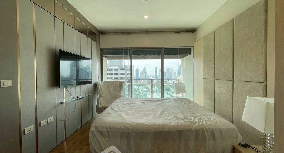 For rent 2 bedrooms condo in Khlong Toei, Bangkok