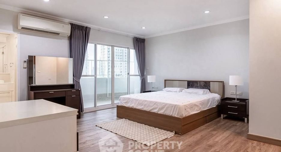 For rent 3 bedrooms condo in Watthana, Bangkok