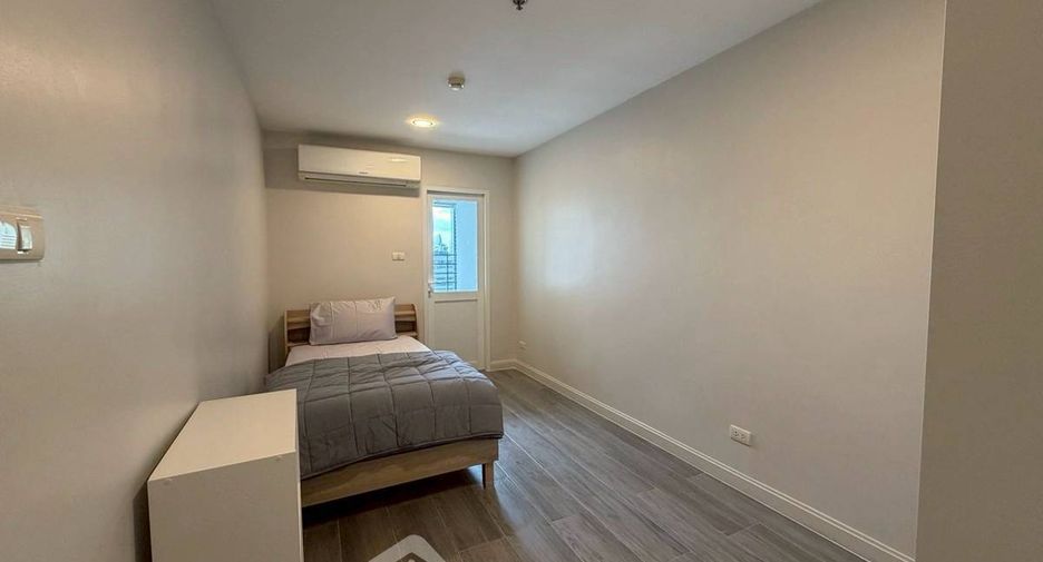 For rent 4 bedrooms condo in Huai Khwang, Bangkok