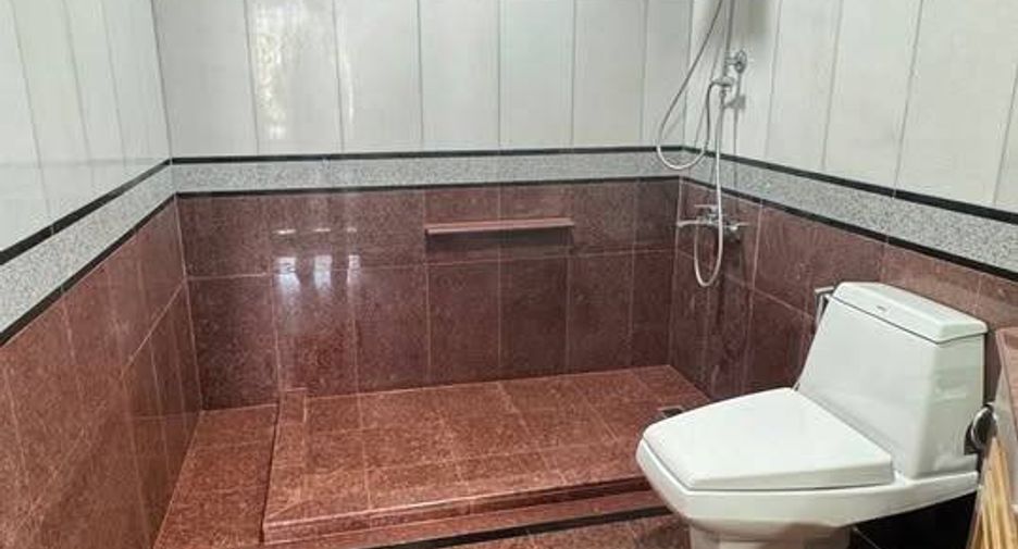 For rent 2 bedrooms condo in Yan Nawa, Bangkok