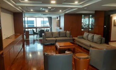 For rent 3 bedrooms condo in Khlong Toei, Bangkok