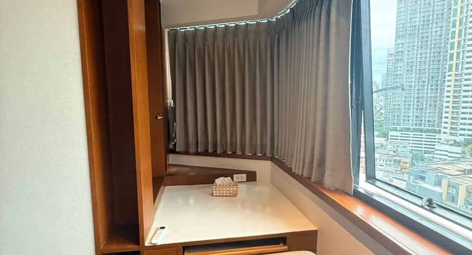 For rent 3 bedrooms condo in Khlong Toei, Bangkok