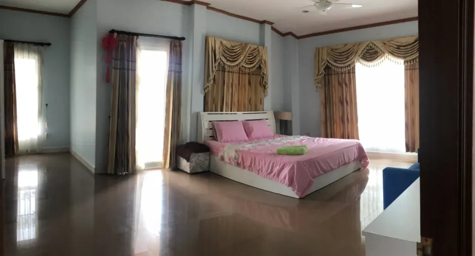 For sale and for rent 6 bedrooms villa in Jomtien, Pattaya