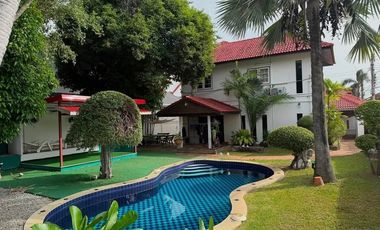 Villa en alquiler de 3 habitaciones en Bang Lamung, Chonburi