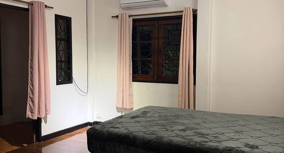 Villa en alquiler de 3 habitaciones en Bang Lamung, Chonburi
